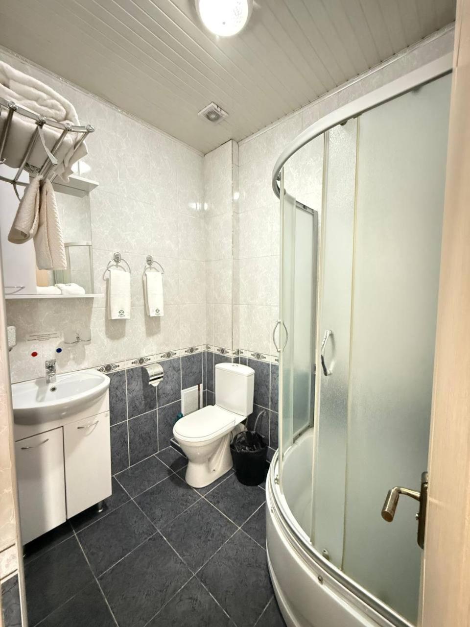 Sultan Jalal-Abad Hotel Værelse billede